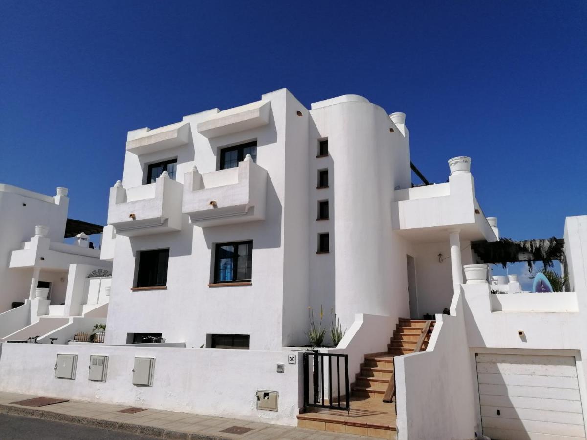 Surf Dream Surfhouse Hostel Corralejo Bagian luar foto